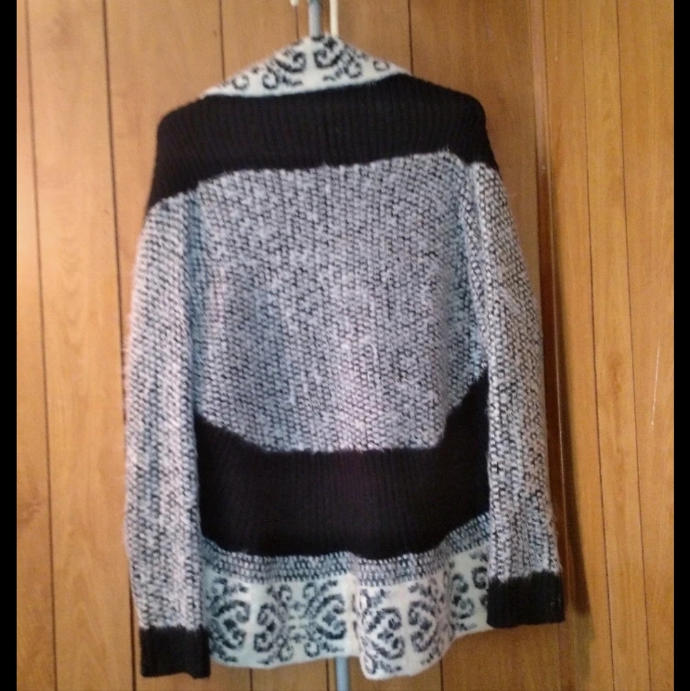 Violet Ruby Cardigan - Picture 2 of 10